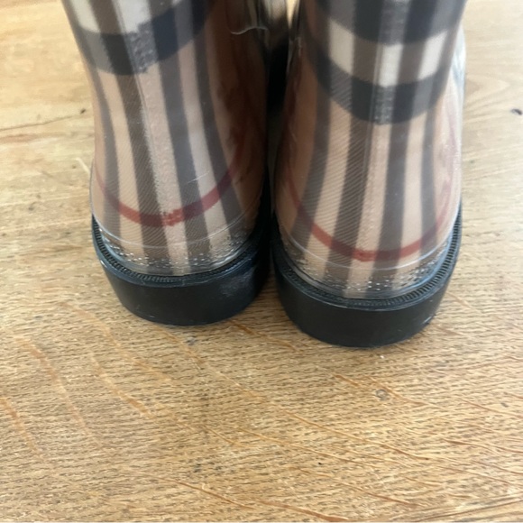 BURBERRY
Haymarket Check Pattern Rubber Rain Boots - Picture 4 of 8